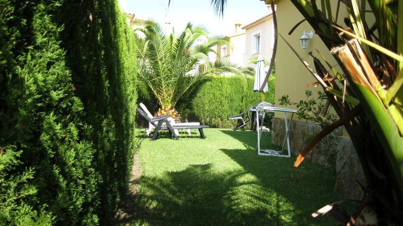 House With Garden At Oliva Nova Golf & Beach Resort Les Deveses エクステリア 写真